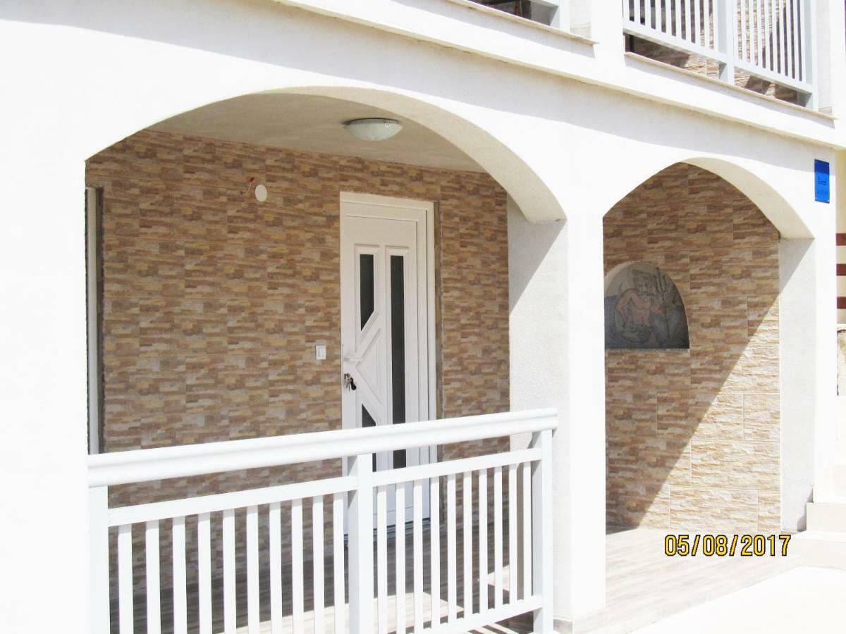 Apartmani Mala Sirena Maslenica Exterior foto