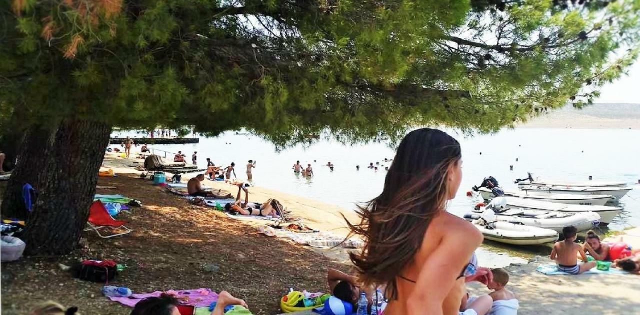 Apartmani Mala Sirena Maslenica Exterior foto