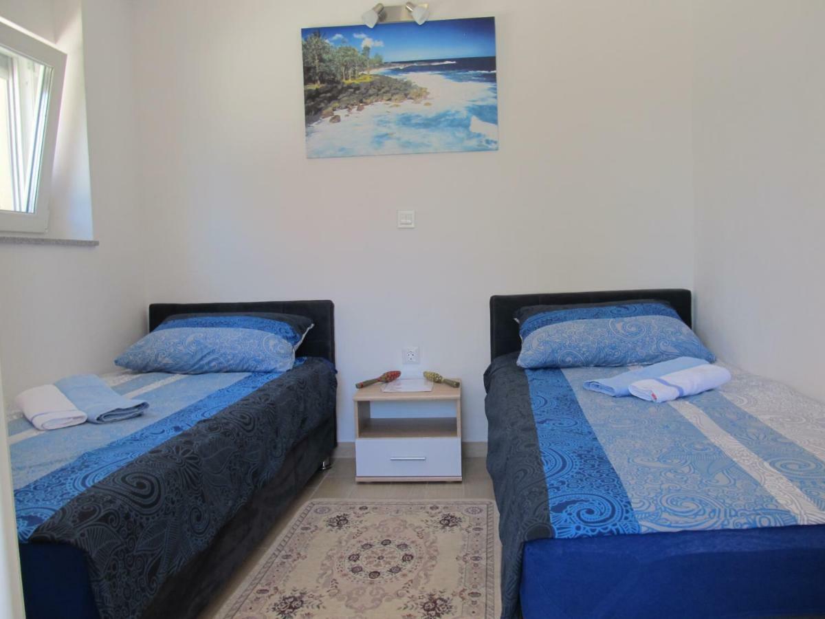 Apartmani Mala Sirena Maslenica Exterior foto