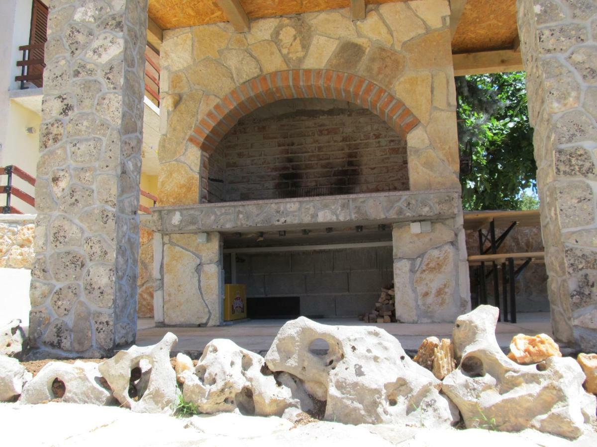 Apartmani Mala Sirena Maslenica Exterior foto
